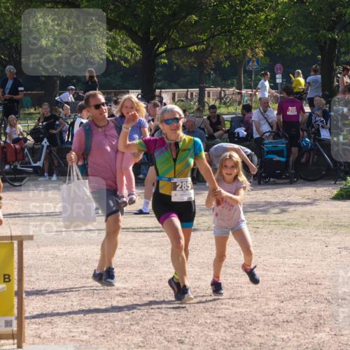 08.09.2024 - Stadtparktriathlon Luisa Fischer http://msf.ph/oto/7036987 08.09.2024 11:42:04 Ziel 285, 440 meine-sportfotos.de