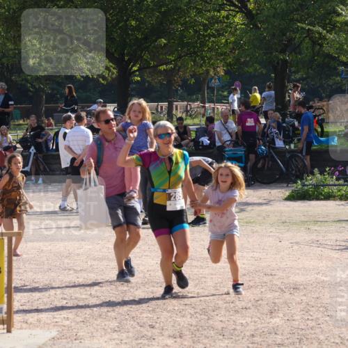 08.09.2024 - Stadtparktriathlon Luisa Fischer http://msf.ph/oto/7036988 08.09.2024 11:42:04 Ziel 285, 440 meine-sportfotos.de