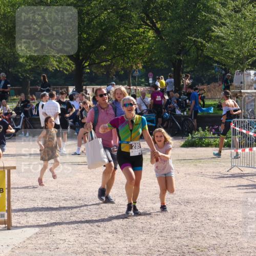 08.09.2024 - Stadtparktriathlon Luisa Fischer http://msf.ph/oto/7036989 08.09.2024 11:42:04 Ziel 285, 440 meine-sportfotos.de