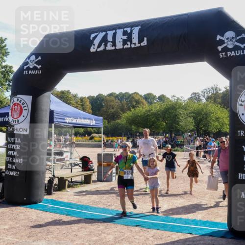 08.09.2024 - Stadtparktriathlon Luisa Fischer http://msf.ph/oto/7037001 08.09.2024 11:42:08 Ziel 285, 440 meine-sportfotos.de