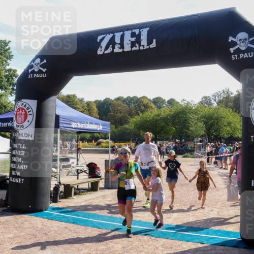 08.09.2024 - Stadtparktriathlon Luisa Fischer http://msf.ph/oto/7037002 08.09.2024 11:42:08 Ziel 285, 440 meine-sportfotos.de