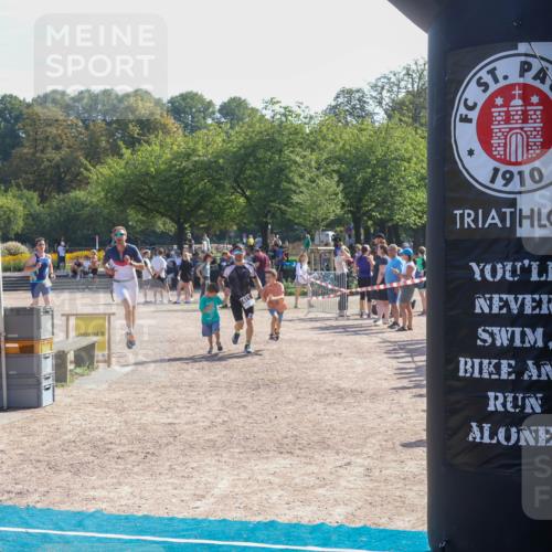 08.09.2024 - Stadtparktriathlon Luisa Fischer http://msf.ph/oto/7037018 08.09.2024 11:42:26 Ziel 317, 395, 411, 450 meine-sportfotos.de
