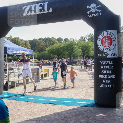 08.09.2024 - Stadtparktriathlon Luisa Fischer http://msf.ph/oto/7037019 08.09.2024 11:42:28 Ziel 317, 360, 395, 411, 450 meine-sportfotos.de