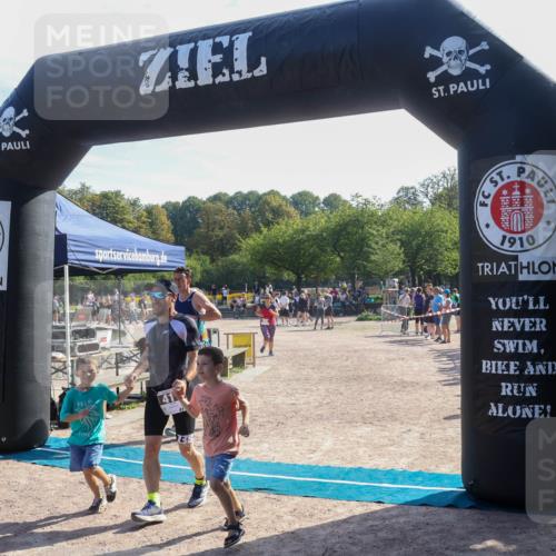 08.09.2024 - Stadtparktriathlon Luisa Fischer http://msf.ph/oto/7037023 08.09.2024 11:42:29 Ziel 317, 360, 395, 411, 450 meine-sportfotos.de