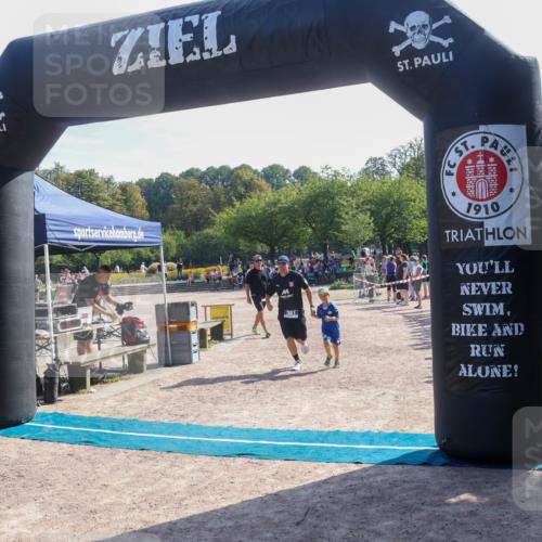 08.09.2024 - Stadtparktriathlon Luisa Fischer http://msf.ph/oto/7037034 08.09.2024 11:42:49 Ziel 381, 385, 432 meine-sportfotos.de