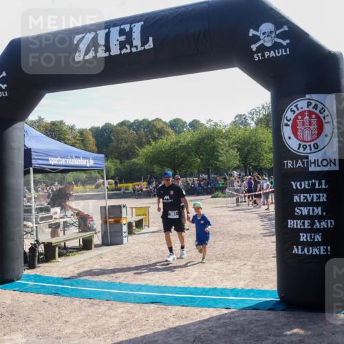 08.09.2024 - Stadtparktriathlon Luisa Fischer http://msf.ph/oto/7037035 08.09.2024 11:42:50 Ziel 381, 385 meine-sportfotos.de
