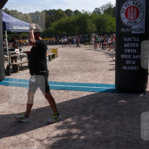 08.09.2024 - Stadtparktriathlon Luisa Fischer http://msf.ph/oto/7037042 08.09.2024 11:43:18 Ziel  meine-sportfotos.de