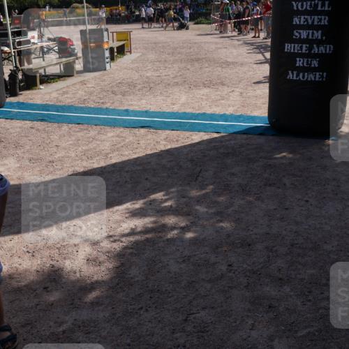 08.09.2024 - Stadtparktriathlon Luisa Fischer http://msf.ph/oto/7037043 08.09.2024 11:43:22 Ziel  meine-sportfotos.de