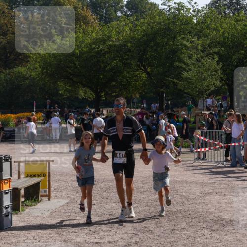 08.09.2024 - Stadtparktriathlon Luisa Fischer http://msf.ph/oto/7037052 08.09.2024 11:44:00 Ziel 447 meine-sportfotos.de