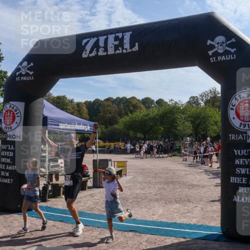 08.09.2024 - Stadtparktriathlon Luisa Fischer http://msf.ph/oto/7037060 08.09.2024 11:44:02 Ziel 447 meine-sportfotos.de