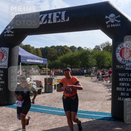 08.09.2024 - Stadtparktriathlon Luisa Fischer http://msf.ph/oto/7037077 08.09.2024 11:44:24 Ziel 329, 347, 356 meine-sportfotos.de