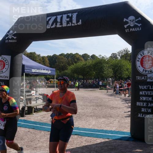 08.09.2024 - Stadtparktriathlon Luisa Fischer http://msf.ph/oto/7037078 08.09.2024 11:44:24 Ziel 329, 347, 356 meine-sportfotos.de