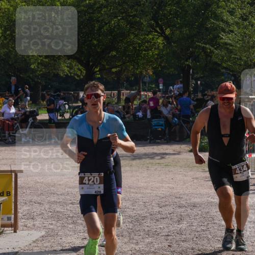 08.09.2024 - Stadtparktriathlon Luisa Fischer http://msf.ph/oto/7037079 08.09.2024 11:44:35 Ziel 354, 420, 434 meine-sportfotos.de