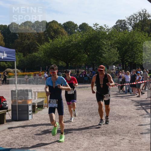 08.09.2024 - Stadtparktriathlon Luisa Fischer http://msf.ph/oto/7037081 08.09.2024 11:44:36 Ziel 354, 420, 434 meine-sportfotos.de