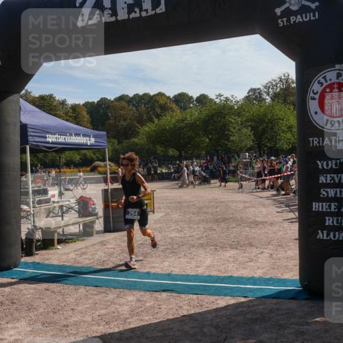 08.09.2024 - Stadtparktriathlon Luisa Fischer http://msf.ph/oto/7037092 08.09.2024 11:45:30 Ziel 264 meine-sportfotos.de