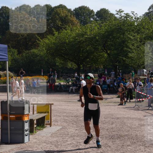 08.09.2024 - Stadtparktriathlon Luisa Fischer http://msf.ph/oto/7037104 08.09.2024 11:46:11 Ziel 417 meine-sportfotos.de