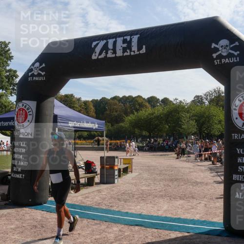 08.09.2024 - Stadtparktriathlon Luisa Fischer http://msf.ph/oto/7037109 08.09.2024 11:46:13 Ziel 417 meine-sportfotos.de