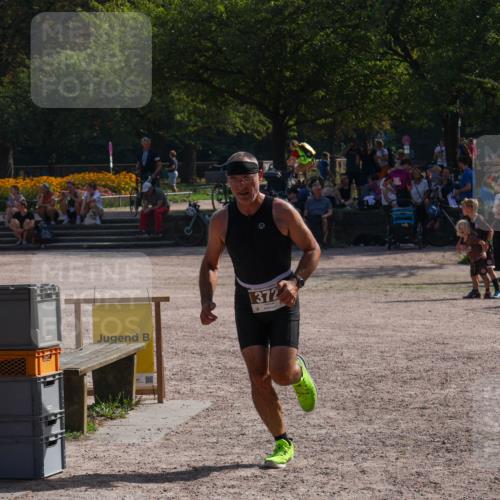 08.09.2024 - Stadtparktriathlon Luisa Fischer http://msf.ph/oto/7037111 08.09.2024 11:46:23 Ziel 372, 429 meine-sportfotos.de
