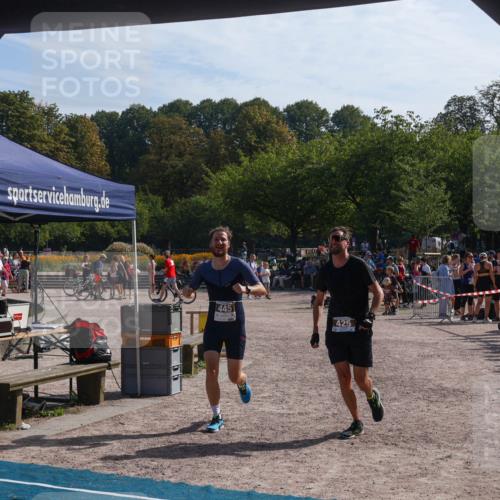 08.09.2024 - Stadtparktriathlon Luisa Fischer http://msf.ph/oto/7037134 08.09.2024 11:46:49 Ziel 425, 445 meine-sportfotos.de