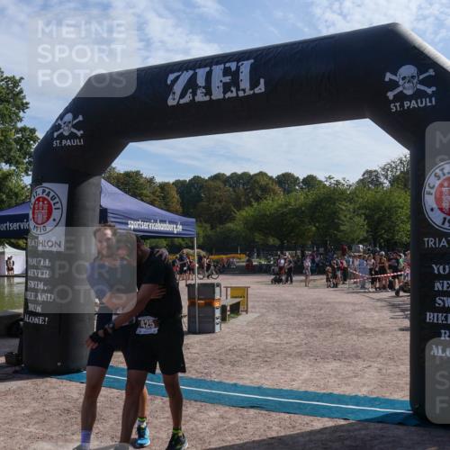 08.09.2024 - Stadtparktriathlon Luisa Fischer http://msf.ph/oto/7037141 08.09.2024 11:46:52 Ziel 425, 444, 445 meine-sportfotos.de