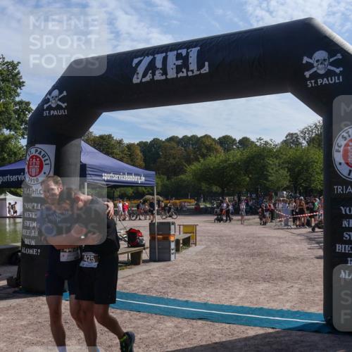 08.09.2024 - Stadtparktriathlon Luisa Fischer http://msf.ph/oto/7037142 08.09.2024 11:46:52 Ziel 425, 444, 445 meine-sportfotos.de