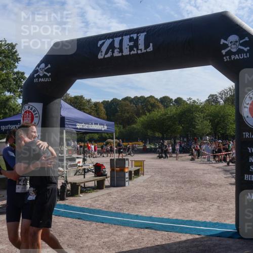 08.09.2024 - Stadtparktriathlon Luisa Fischer http://msf.ph/oto/7037143 08.09.2024 11:46:53 Ziel 425, 444, 445 meine-sportfotos.de