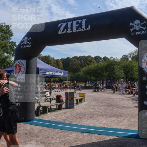 08.09.2024 - Stadtparktriathlon Luisa Fischer http://msf.ph/oto/7037144 08.09.2024 11:46:53 Ziel 425, 444, 445 meine-sportfotos.de