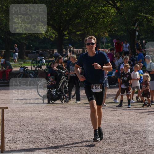 08.09.2024 - Stadtparktriathlon Luisa Fischer http://msf.ph/oto/7037146 08.09.2024 11:46:56 Ziel 425, 444, 445 meine-sportfotos.de