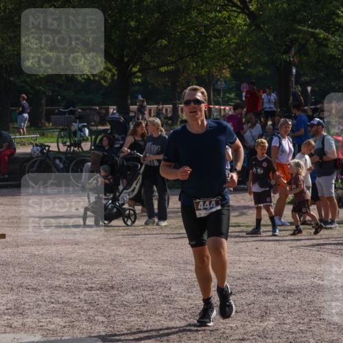 08.09.2024 - Stadtparktriathlon Luisa Fischer http://msf.ph/oto/7037147 08.09.2024 11:46:56 Ziel 425, 444, 445 meine-sportfotos.de