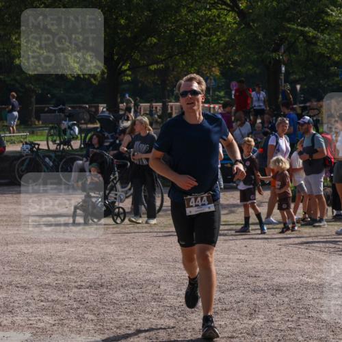 08.09.2024 - Stadtparktriathlon Luisa Fischer http://msf.ph/oto/7037148 08.09.2024 11:46:57 Ziel 425, 444, 445 meine-sportfotos.de