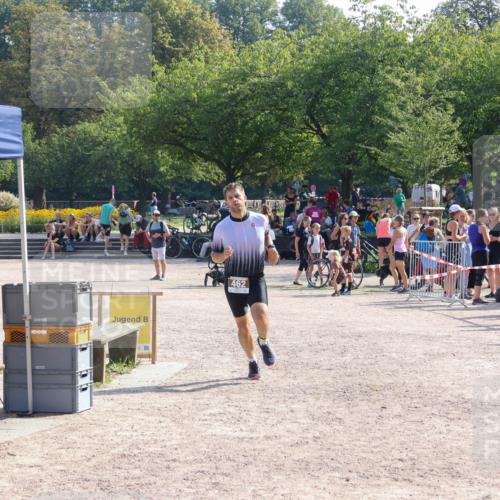 08.09.2024 - Stadtparktriathlon Luisa Fischer http://msf.ph/oto/7037171 08.09.2024 11:47:55 Ziel 462 meine-sportfotos.de