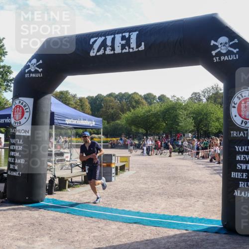 08.09.2024 - Stadtparktriathlon Luisa Fischer http://msf.ph/oto/7037181 08.09.2024 11:48:21 Ziel 549 meine-sportfotos.de