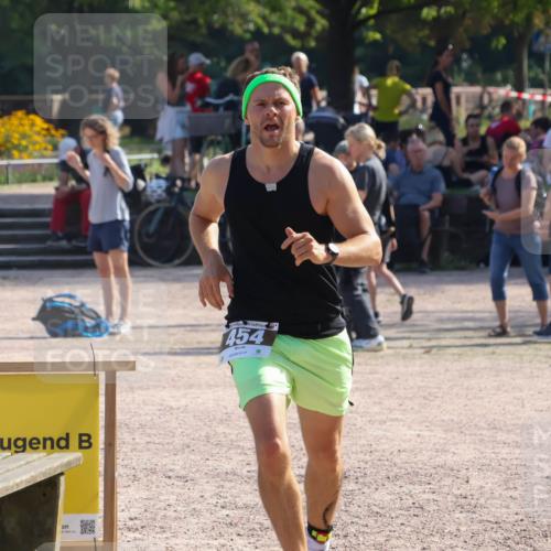 08.09.2024 - Stadtparktriathlon Luisa Fischer http://msf.ph/oto/7037219 08.09.2024 11:49:21 Ziel 454 meine-sportfotos.de