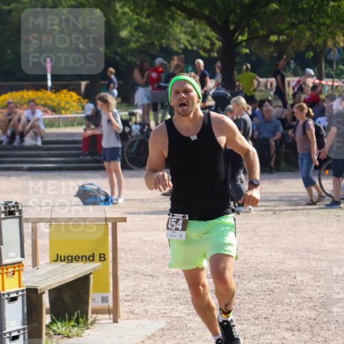 08.09.2024 - Stadtparktriathlon Luisa Fischer http://msf.ph/oto/7037220 08.09.2024 11:49:22 Ziel 454 meine-sportfotos.de