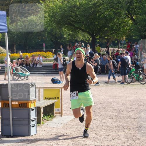 08.09.2024 - Stadtparktriathlon Luisa Fischer http://msf.ph/oto/7037221 08.09.2024 11:49:22 Ziel 454 meine-sportfotos.de