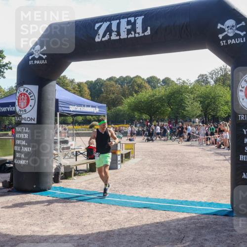 08.09.2024 - Stadtparktriathlon Luisa Fischer http://msf.ph/oto/7037225 08.09.2024 11:49:23 Ziel 454 meine-sportfotos.de
