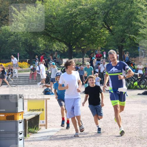 08.09.2024 - Stadtparktriathlon Luisa Fischer http://msf.ph/oto/7037232 08.09.2024 11:50:39 Ziel 535, 552 meine-sportfotos.de