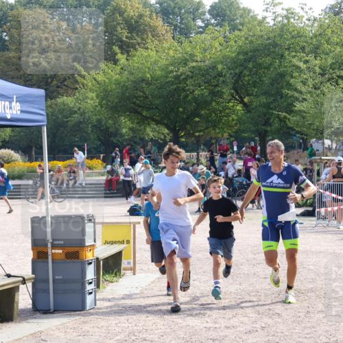 08.09.2024 - Stadtparktriathlon Luisa Fischer http://msf.ph/oto/7037234 08.09.2024 11:50:39 Ziel 535, 552 meine-sportfotos.de