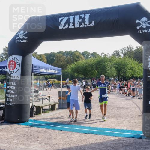 08.09.2024 - Stadtparktriathlon Luisa Fischer http://msf.ph/oto/7037239 08.09.2024 11:50:41 Ziel 535, 552 meine-sportfotos.de