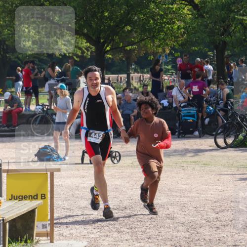 08.09.2024 - Stadtparktriathlon Luisa Fischer http://msf.ph/oto/7037270 08.09.2024 11:51:19 Ziel 442 meine-sportfotos.de
