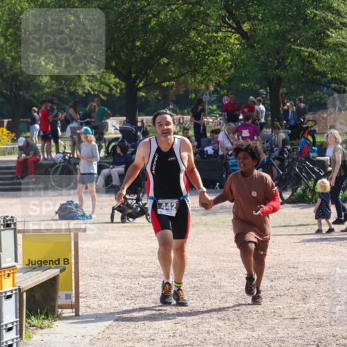 08.09.2024 - Stadtparktriathlon Luisa Fischer http://msf.ph/oto/7037272 08.09.2024 11:51:20 Ziel 442 meine-sportfotos.de