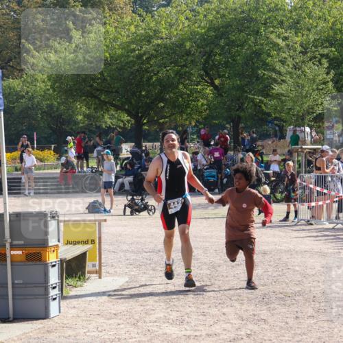 08.09.2024 - Stadtparktriathlon Luisa Fischer http://msf.ph/oto/7037274 08.09.2024 11:51:21 Ziel 442 meine-sportfotos.de