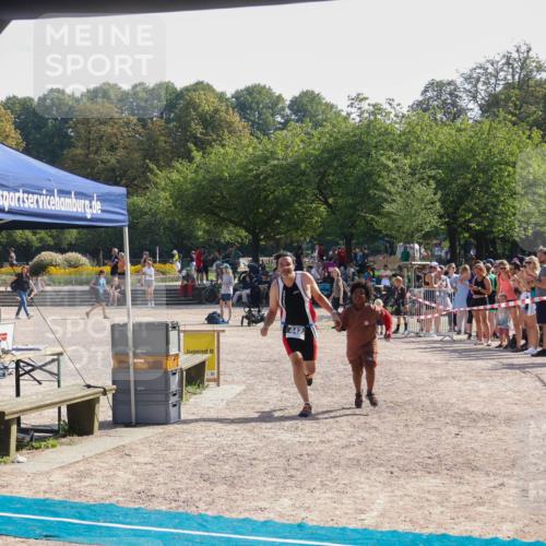 08.09.2024 - Stadtparktriathlon Luisa Fischer http://msf.ph/oto/7037276 08.09.2024 11:51:21 Ziel 442 meine-sportfotos.de