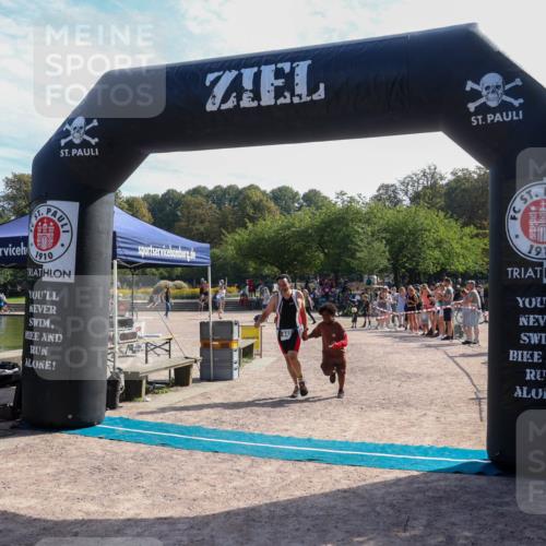 08.09.2024 - Stadtparktriathlon Luisa Fischer http://msf.ph/oto/7037279 08.09.2024 11:51:22 Ziel 442 meine-sportfotos.de