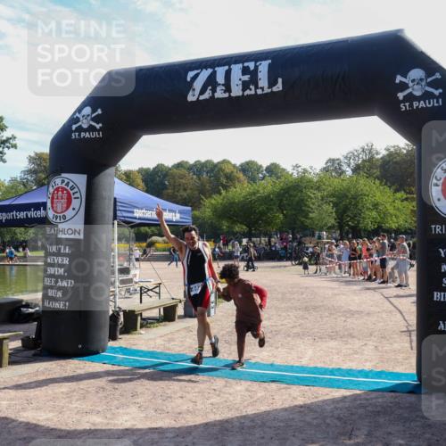 08.09.2024 - Stadtparktriathlon Luisa Fischer http://msf.ph/oto/7037282 08.09.2024 11:51:23 Ziel 442 meine-sportfotos.de