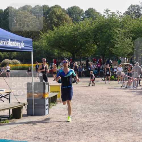 08.09.2024 - Stadtparktriathlon Luisa Fischer http://msf.ph/oto/7037292 08.09.2024 11:51:39 Ziel 550, 821 meine-sportfotos.de