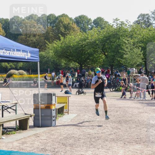 08.09.2024 - Stadtparktriathlon Luisa Fischer http://msf.ph/oto/7037301 08.09.2024 11:51:46 Ziel 521, 550, 821 meine-sportfotos.de