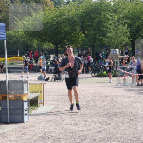 08.09.2024 - Stadtparktriathlon Luisa Fischer http://msf.ph/oto/7037315 08.09.2024 11:53:17 Ziel 424 meine-sportfotos.de