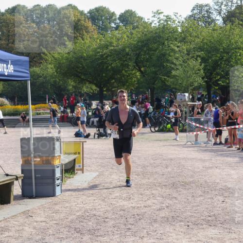 08.09.2024 - Stadtparktriathlon Luisa Fischer http://msf.ph/oto/7037316 08.09.2024 11:53:17 Ziel 424 meine-sportfotos.de