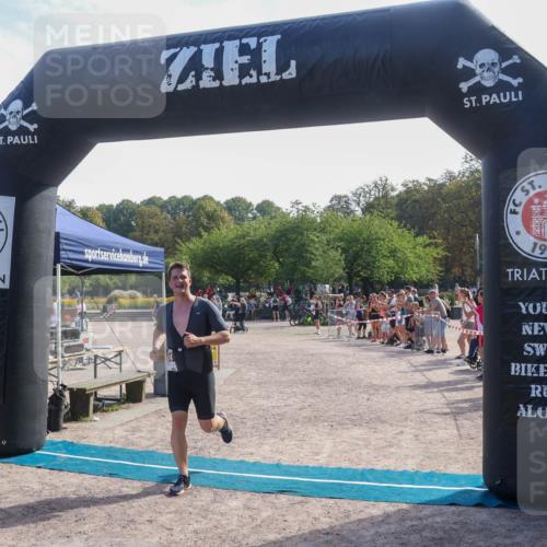 08.09.2024 - Stadtparktriathlon Luisa Fischer http://msf.ph/oto/7037320 08.09.2024 11:53:19 Ziel 424 meine-sportfotos.de